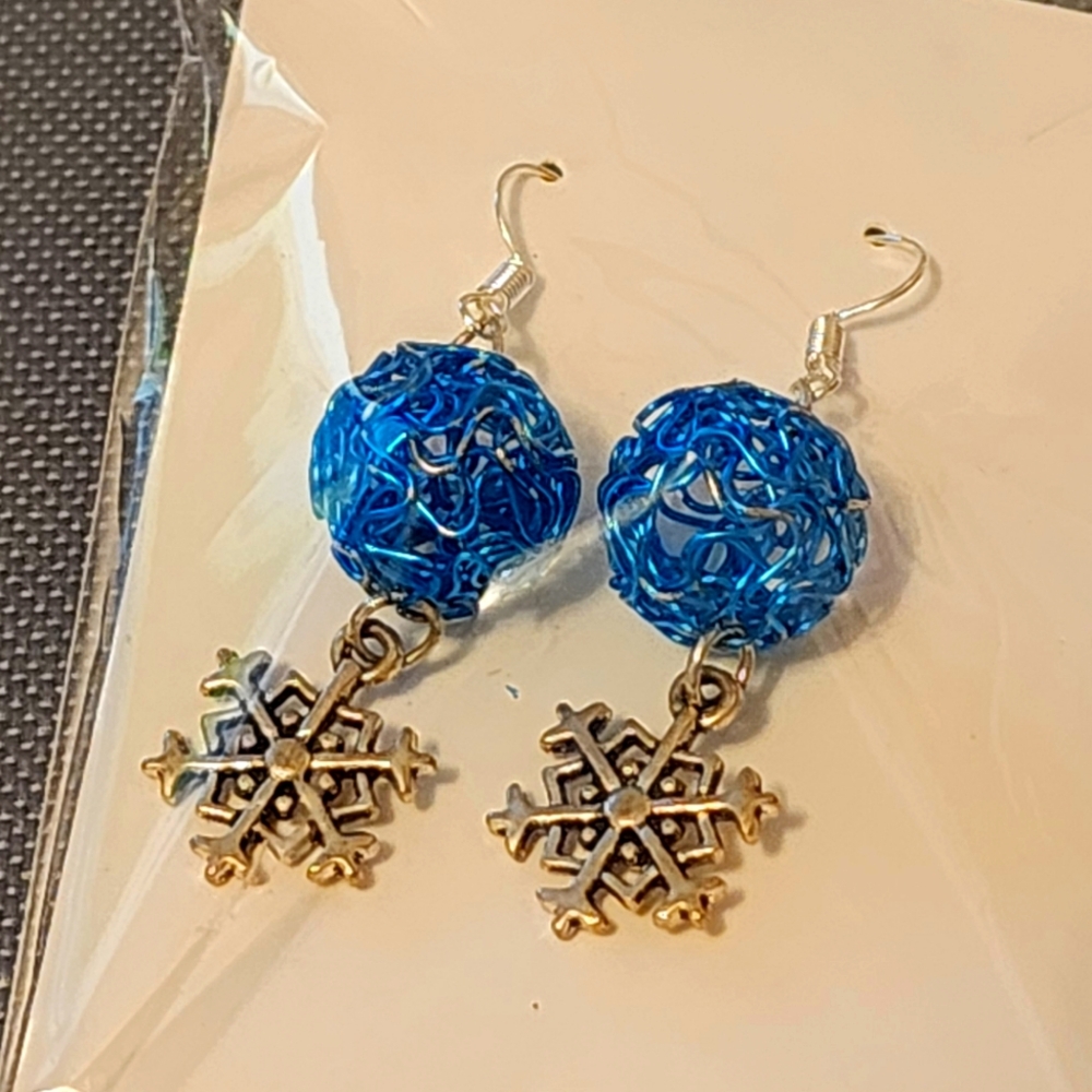 🎄Blue Snowflake Dangle Earrings